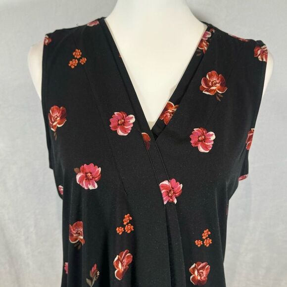 Croft & Barrow black and red double pleated vneck floral top size medium - Picture 2 of 5